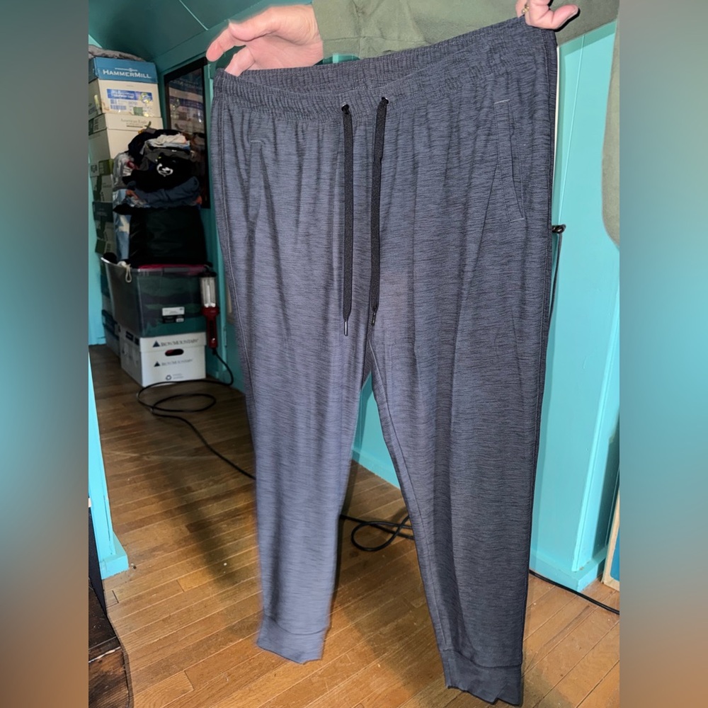 Old navy joggers with pockets